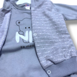 طقم متعدد الألوان