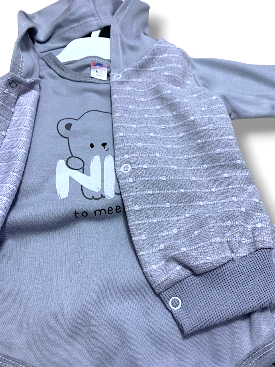 طقم متعدد الألوان