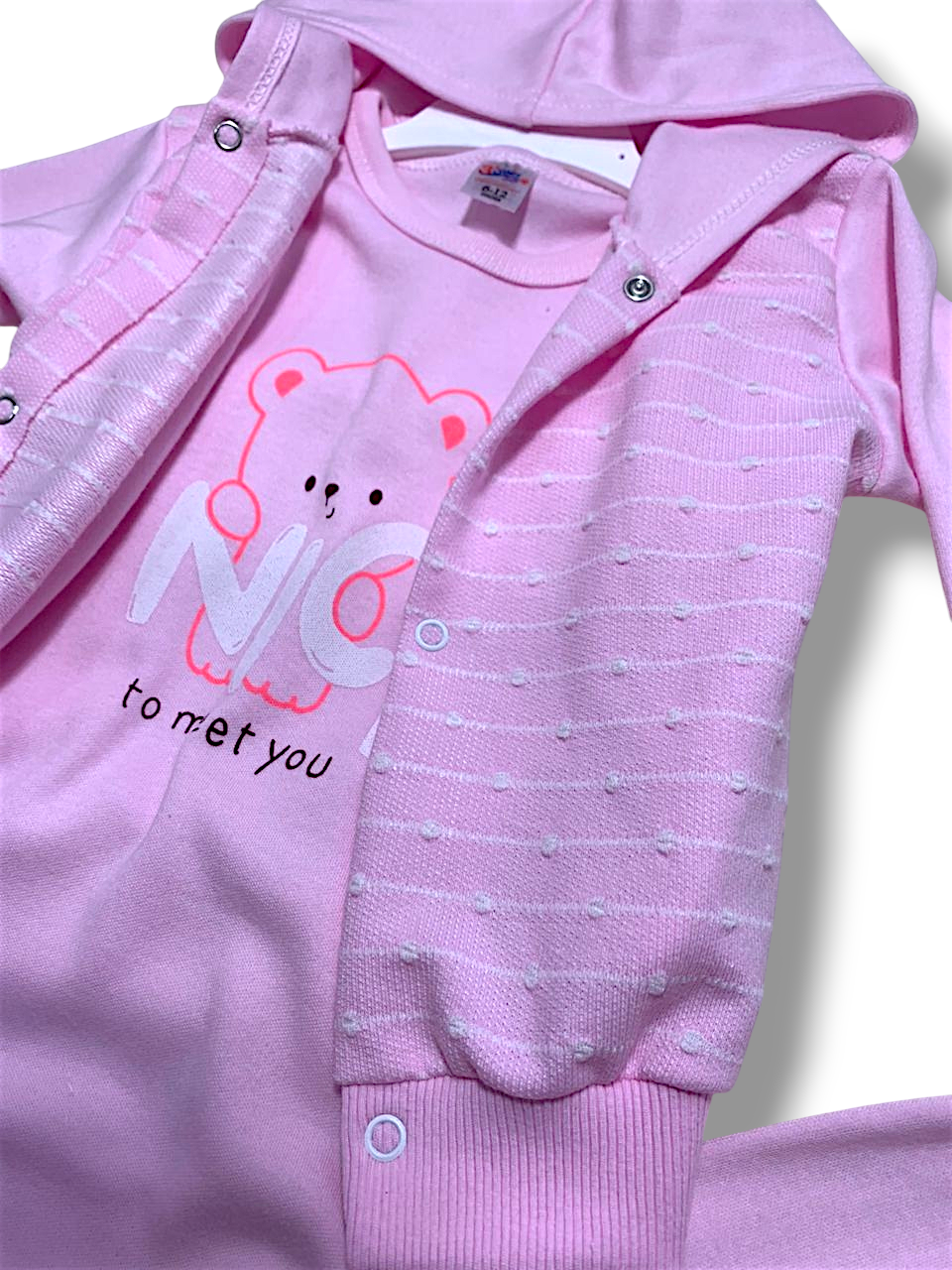 طقم متعدد الألوان